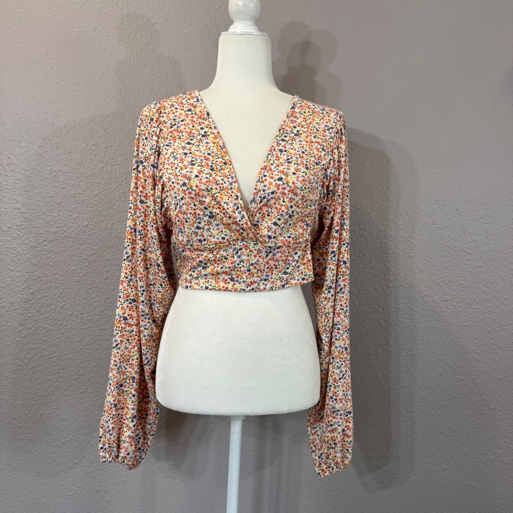 Hidden Brand Women's Size M Multicolor Floral Surplice Long Sleeve Crop Top